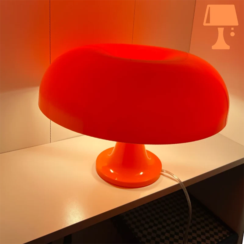 lampe de chevet champignon orange posée