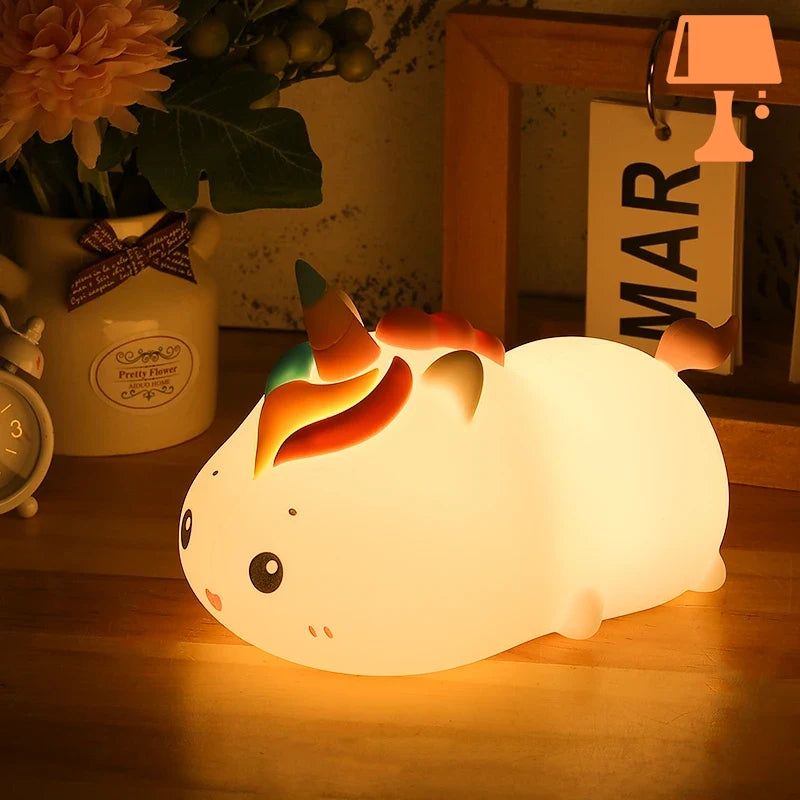 lampe de chevet jouet allumee