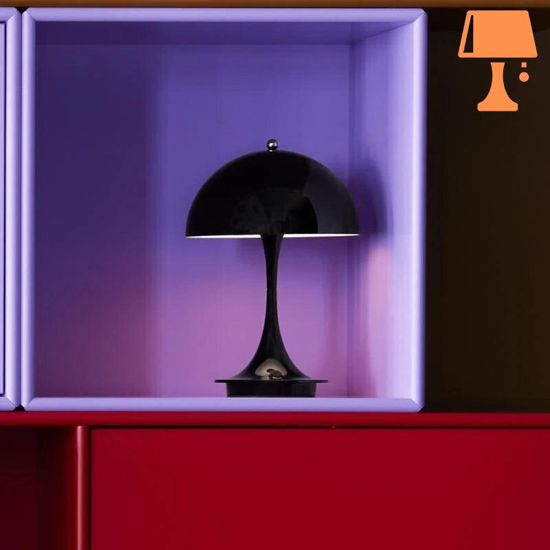 petite lampe de chevet noire table