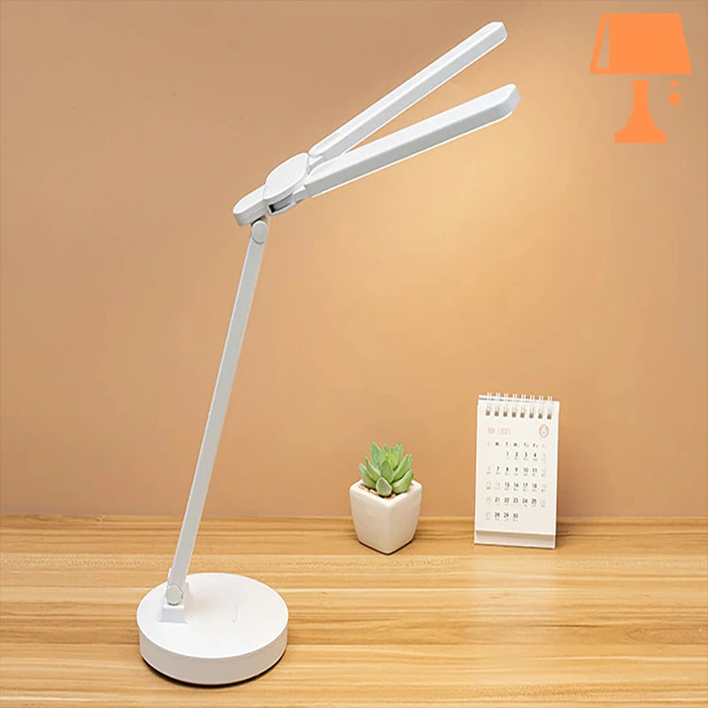 lampe-design-blanc-sur-un-bureau